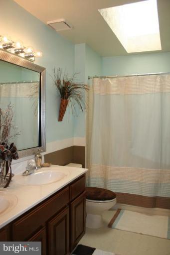 8965 Scott Street Springfield, VA 22153 - Photo 12 of 30 Upper Bathroom #2, with skylight
