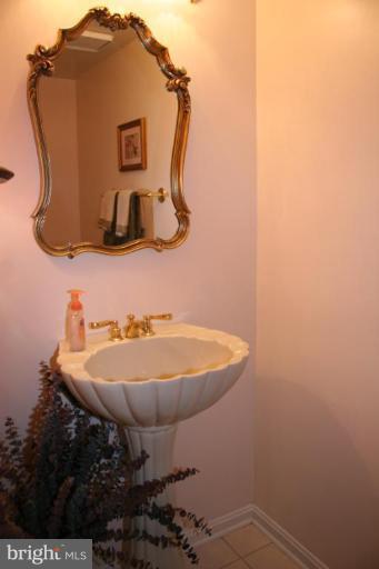 8965 Scott Street Springfield, VA 22153 - Photo 13 of 30 Main Level Powder Room