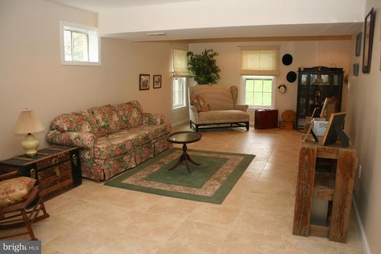 8965 Scott Street Springfield, VA 22153 - Photo 15 of 30 Recreation Room