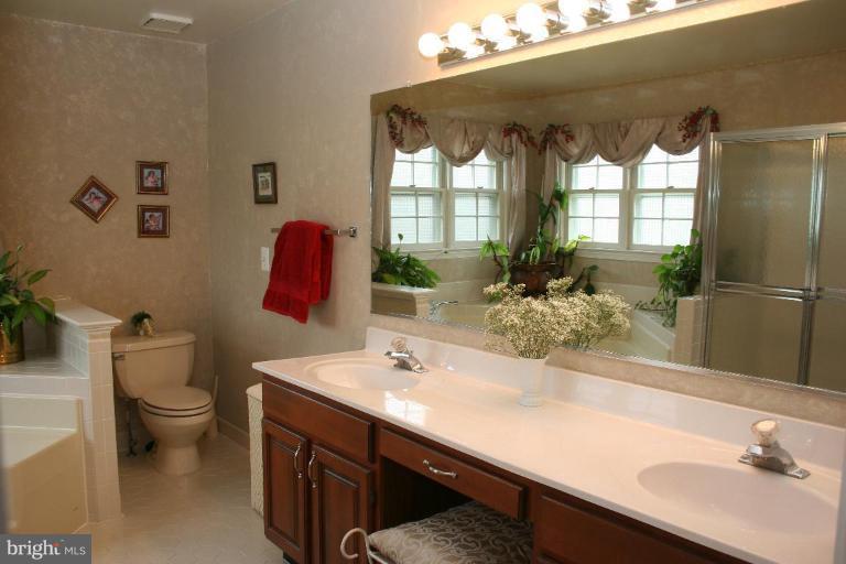 8965 Scott Street Springfield, VA 22153 - Photo 24 of 30 Master Bath