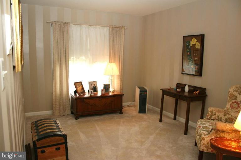 8965 Scott Street Springfield, VA 22153 - Photo 9 of 30 Master Sitting Room