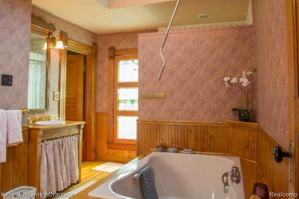 409 East Clinton Street Howell, MI 48843 - Photo 17 of 32 17_e clinton_409.jpg