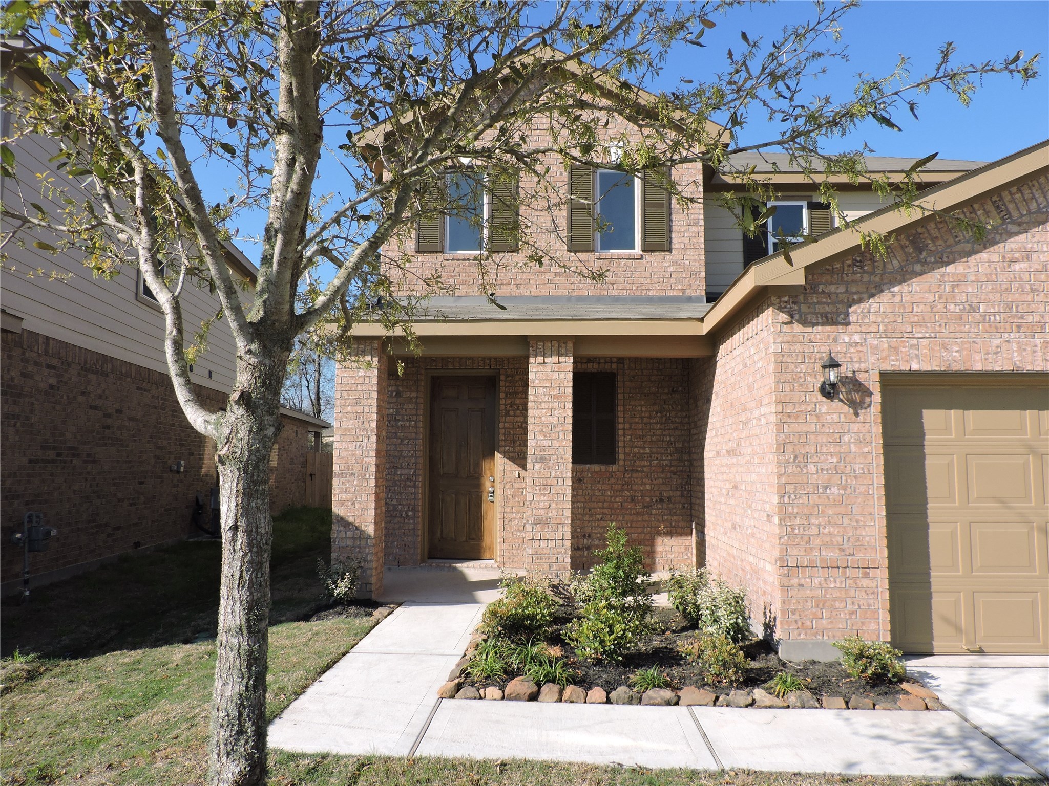 1122 Epworth Ct. Conroe, TX 77304 - Photo 3 of 35 a front view of a house with garden