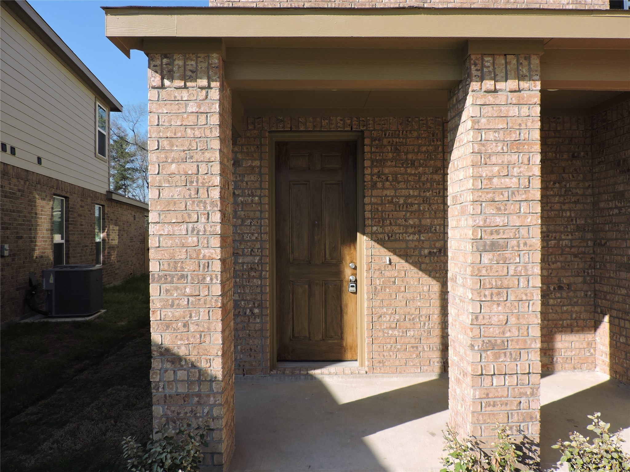 1122 Epworth Ct. Conroe, TX 77304 - Photo 4 of 35 a view of entryway with a front door