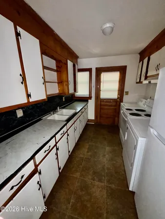 $1,000 | 607 East 4th Street, Greenville, NC 27858