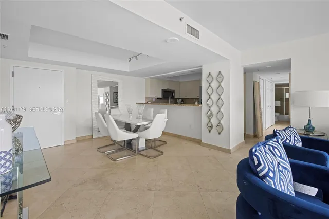 $9,500 | 650 West Avenue, Unit 1407, Miami Beach, FL 33139