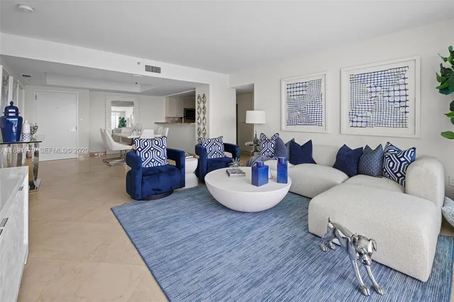 $9,500 | 650 West Avenue, Unit 1407, Miami Beach, FL 33139