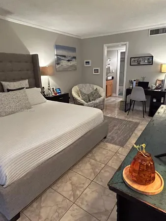 $2,350 | 3475 North Country Club Drive, Unit 312, Aventura, FL 33180