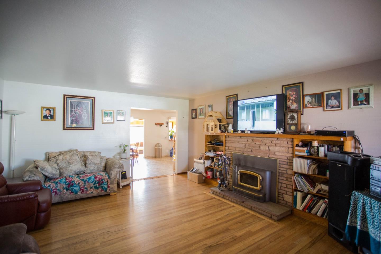 208 Arthur Road Watsonville, CA 95076 - Photo 4 of 16 Gallery Image 4