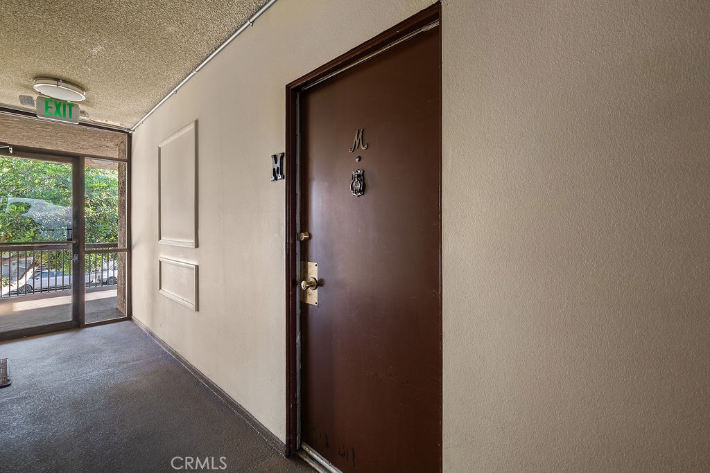 1485 East Wilson Avenue, Unit M Glendale, CA 91206 - Photo 18 of 19 a view of a hallway