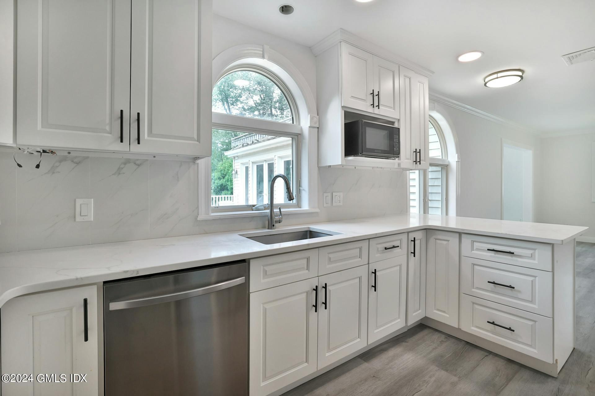 88 Indian Field Road Greenwich, CT 06830 - Photo 12 of 46 017-468565-219A4710_13528163