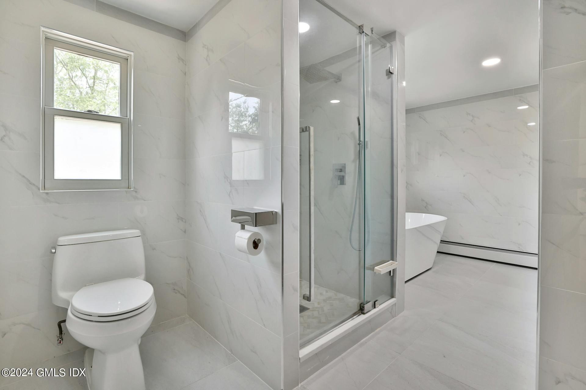 88 Indian Field Road Greenwich, CT 06830 - Photo 24 of 46 upstairs bath 2