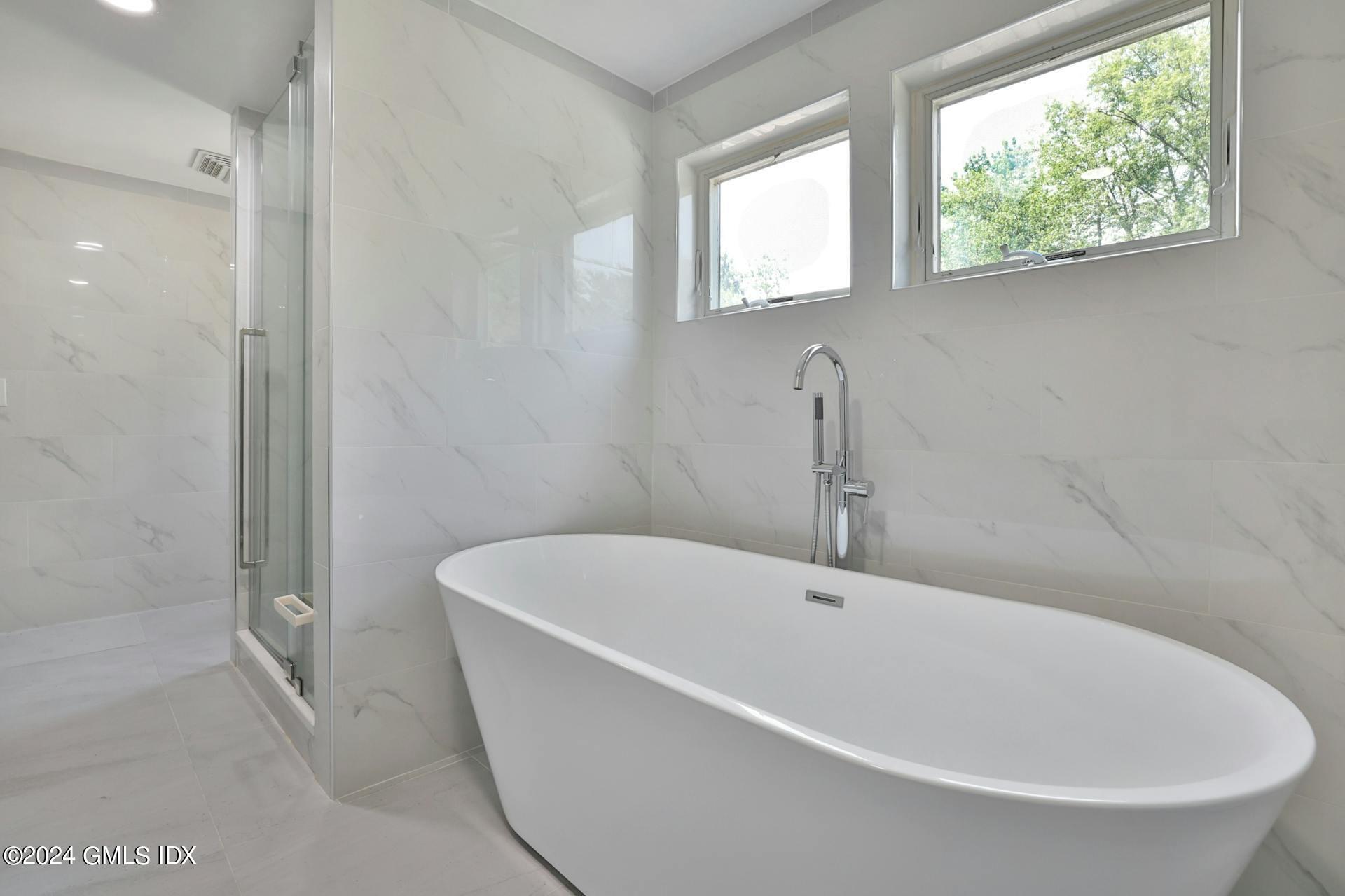 88 Indian Field Road Greenwich, CT 06830 - Photo 25 of 46 upstairs bath 3