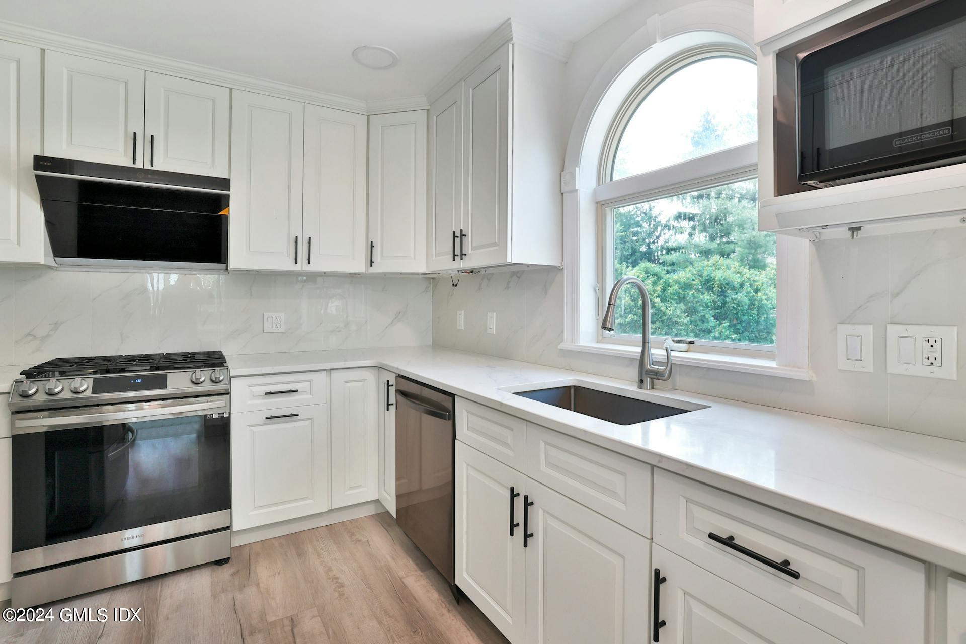 88 Indian Field Road Greenwich, CT 06830 - Photo 10 of 46 015-468565-219A4708_13528158