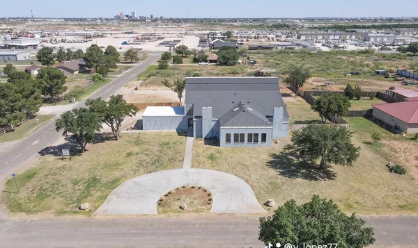 $699,000 | 801 East County Road 121, Midland, TX 79706