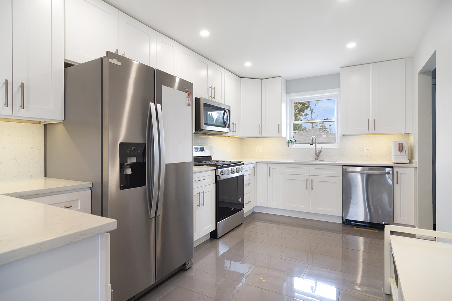 702 West Lonnquist Boulevard Mount Prospect, IL 60056 - Photo 11 of 32