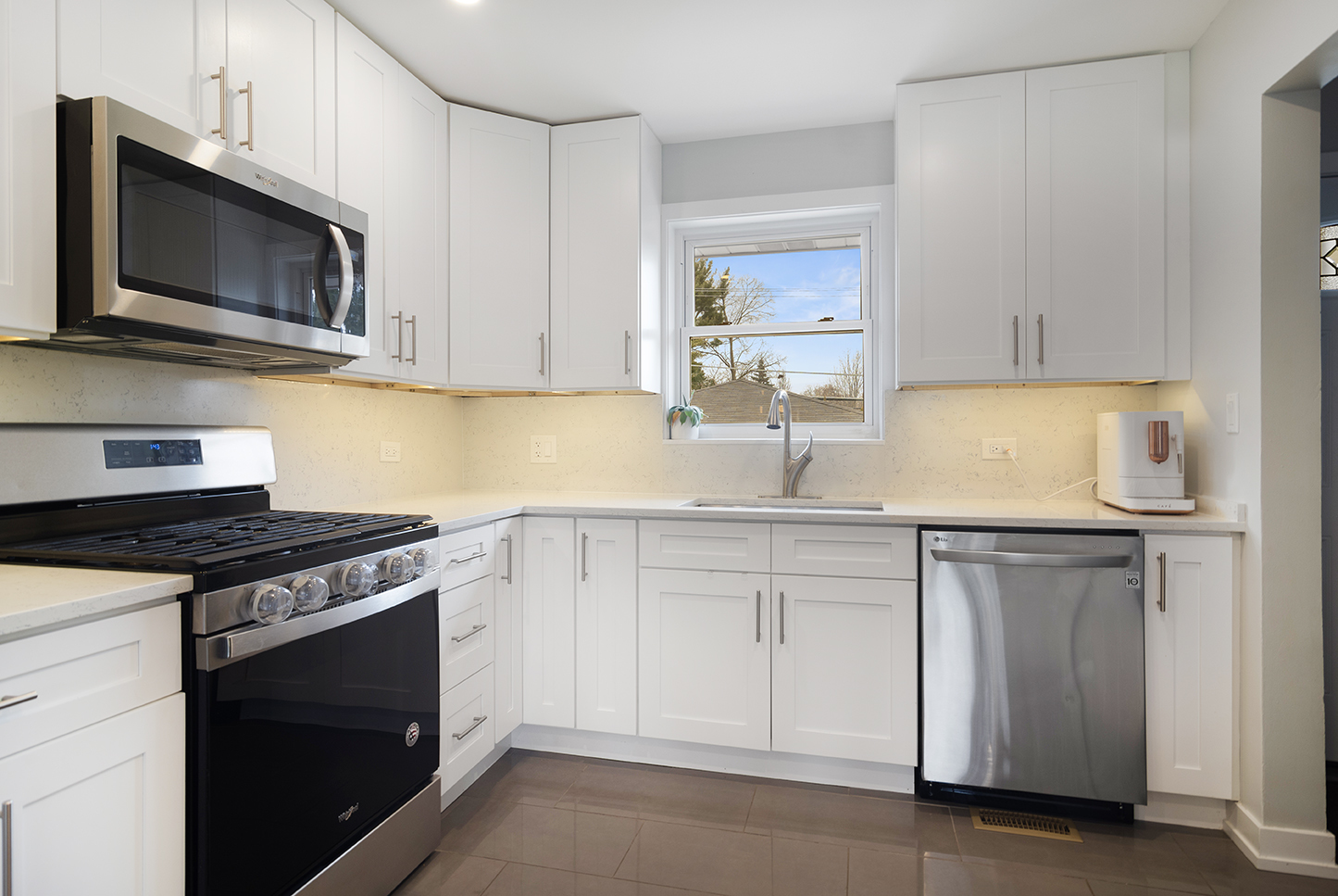 702 West Lonnquist Boulevard Mount Prospect, IL 60056 - Photo 12 of 32