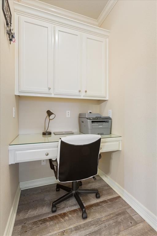 5620 Landsdown Drive Waco, TX 76708 - Photo 26 of 37 a workspace with a table and chair