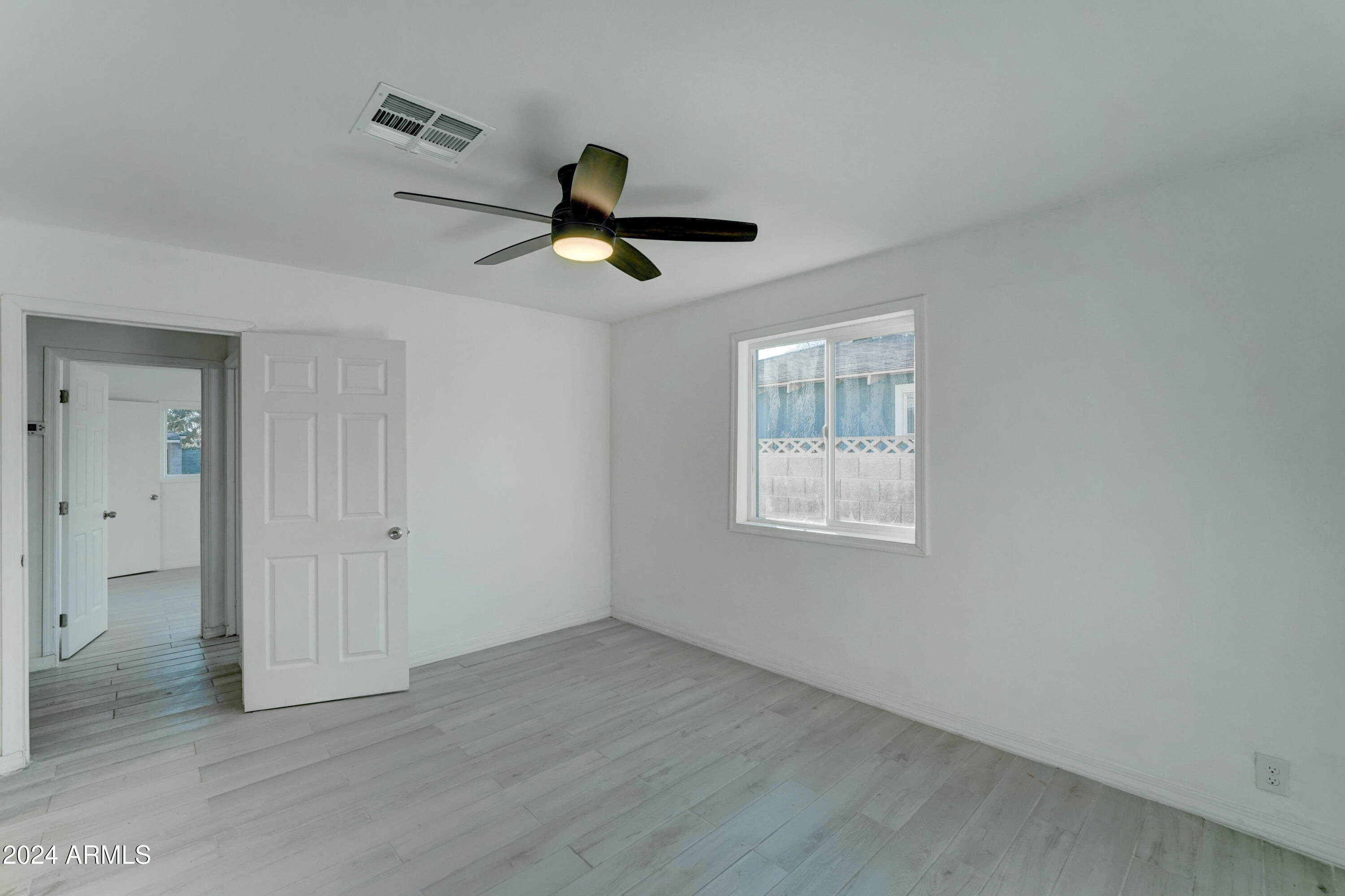 4522 North 14th Avenue Phoenix, AZ 85013 - Photo 18 of 36 a view of an empty room with a window