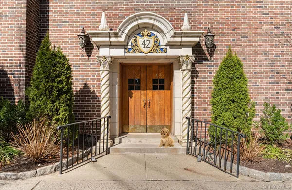 $280,000 | 42 Pondfield Road West, Unit 6D, Bronxville, NY 10708