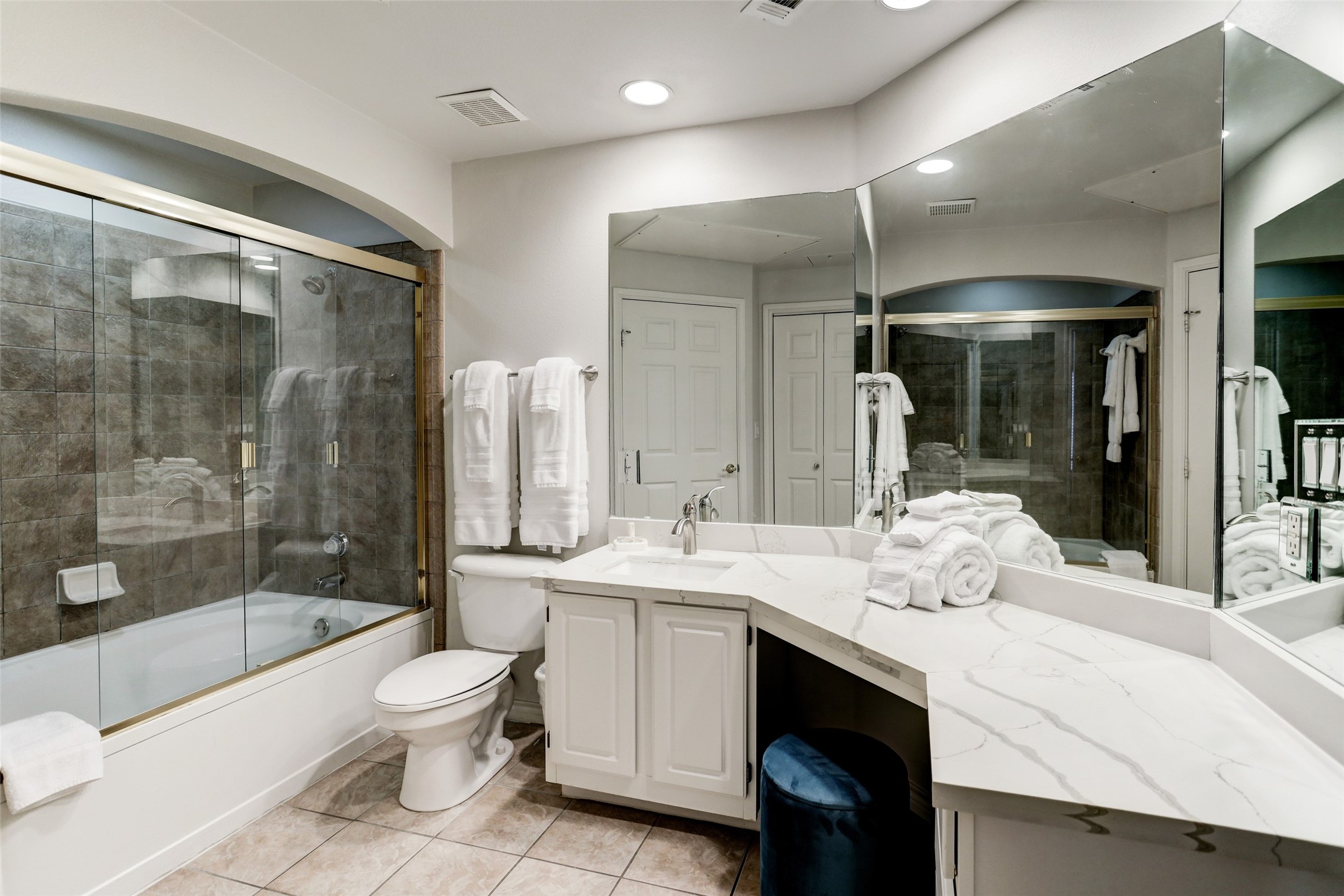 2400 McCue Road, Unit 346 Houston, TX 77056 - Photo 7 of 10 a bathroom with a sink a toilet and shower