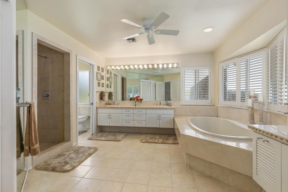 59-1764 Kohala Ranch Road Kamuela, HI 96743 - Photo 23 of 30 a living room with a couch and a large window