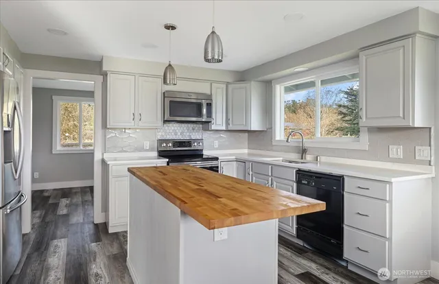 $620,000 | 2312 Fairway Lane, Oak Harbor, WA 98277