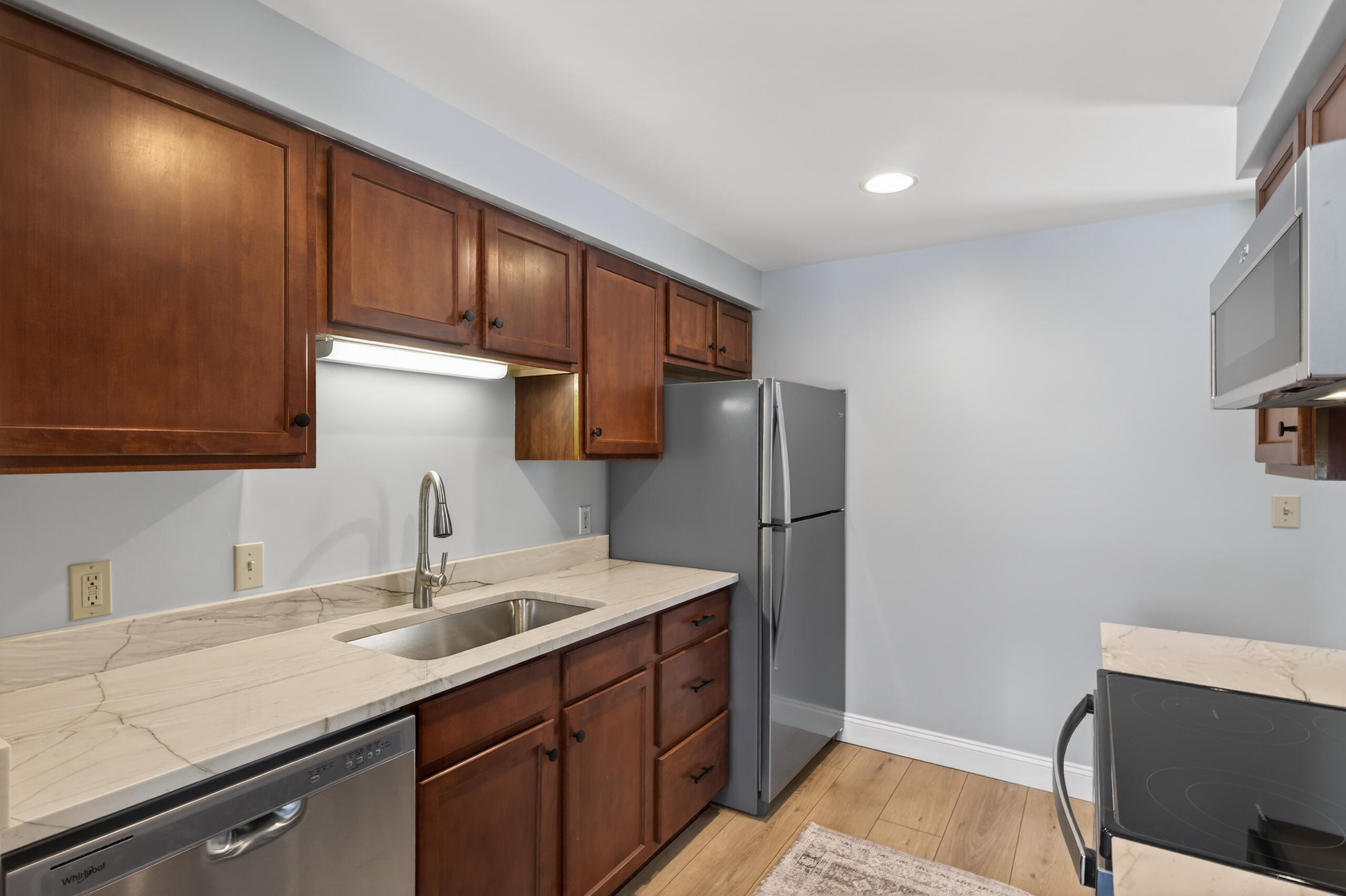 1 Elizabeth Road, Unit 1 South Berwick, ME 03908 - Photo 4 of 25 1_Elizabeth_Rd_019