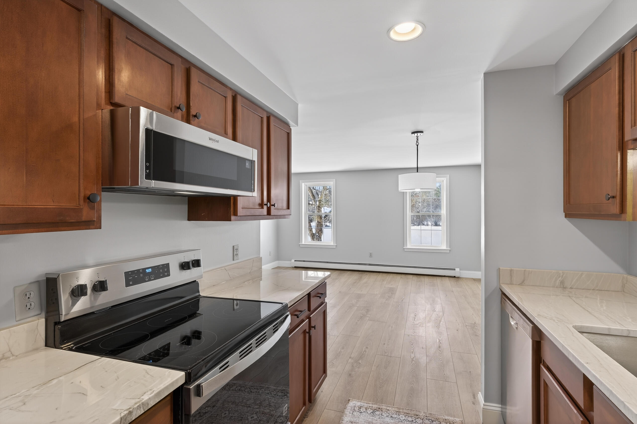 1 Elizabeth Road, Unit 1 South Berwick, ME 03908 - Photo 5 of 25 1_Elizabeth_Rd_018