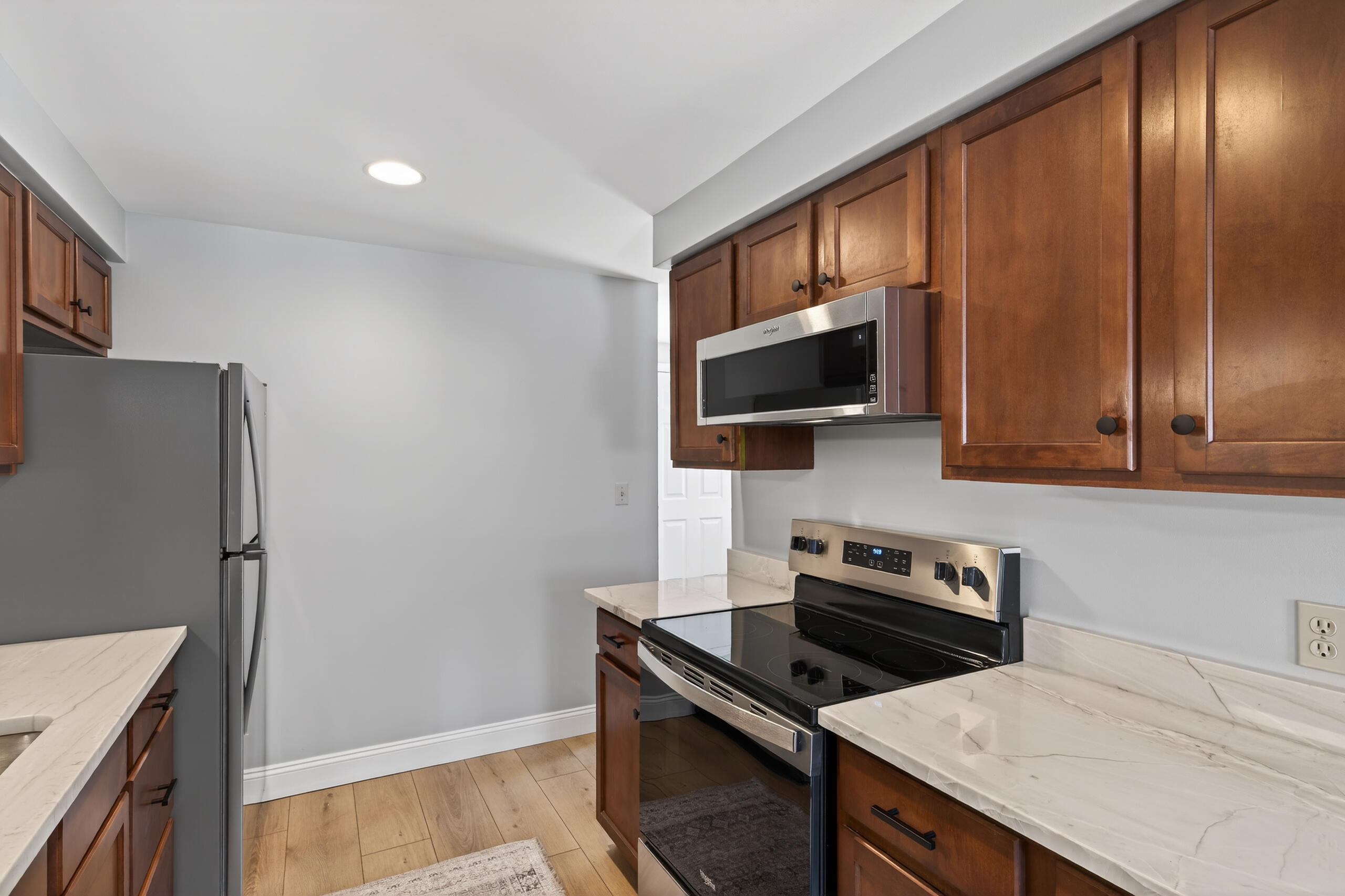 1 Elizabeth Road, Unit 1 South Berwick, ME 03908 - Photo 7 of 25 1_Elizabeth_Rd_022