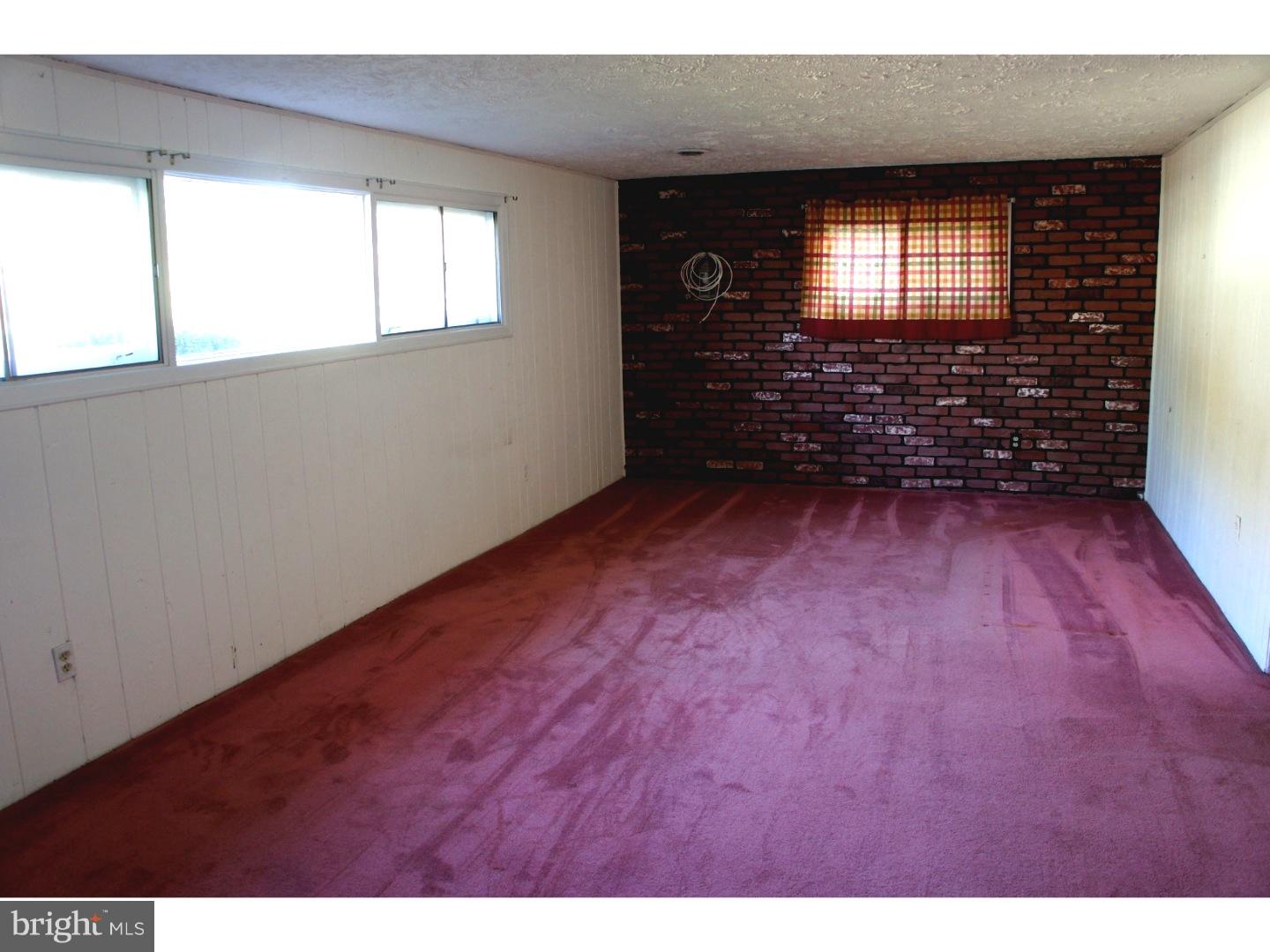 1016 South Hilton Road Wilmington, DE 19803 - Photo 9 of 14 Family Room