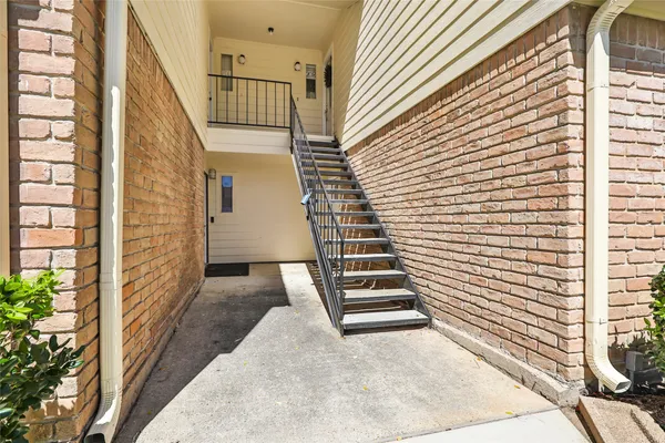 $159,900 | 14515 Wunderlich Drive, Unit 207, Houston, TX 77069