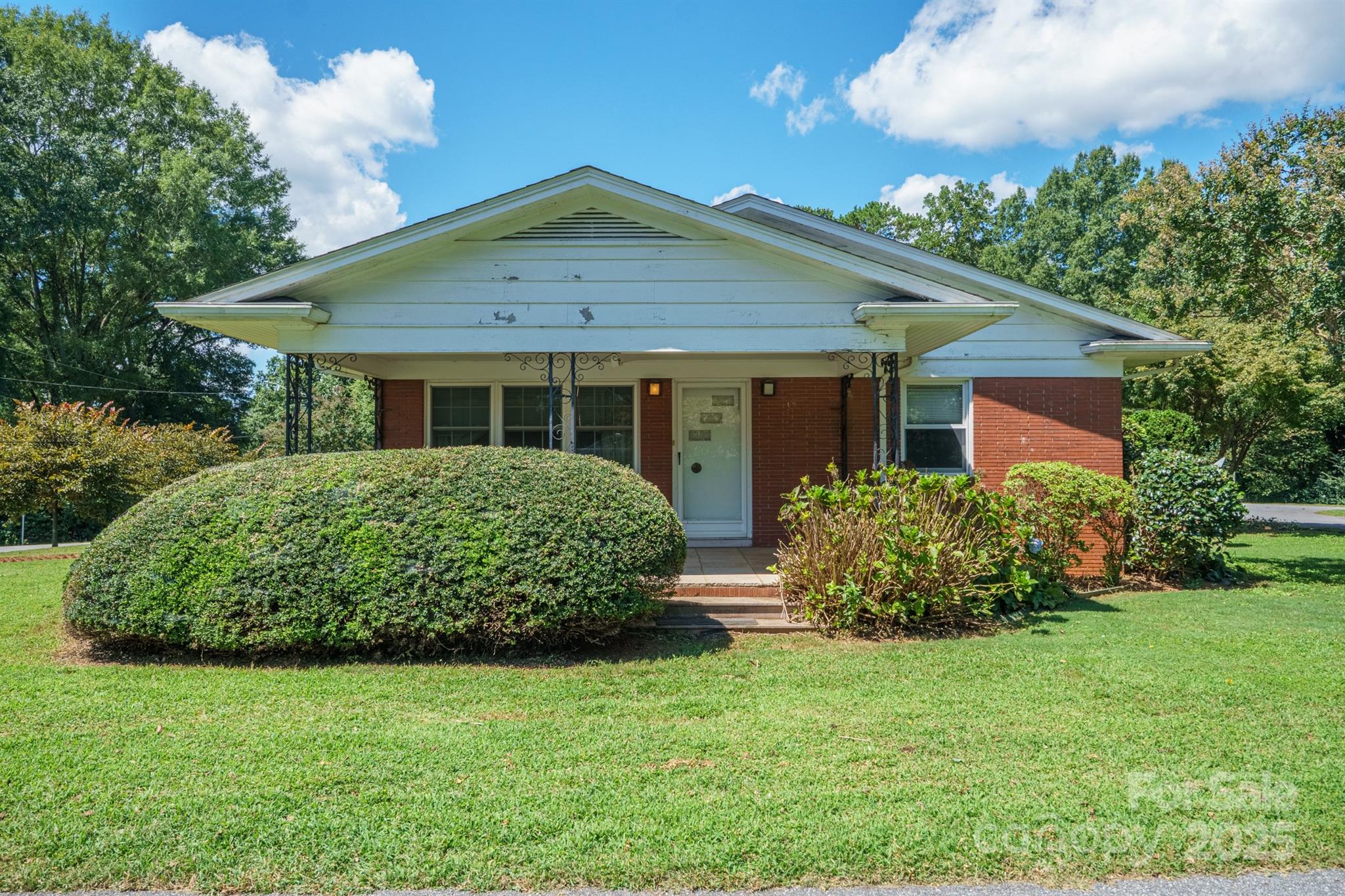 152 31st Avenue Northwest Hickory, NC 28601 - Photo 3 of 45