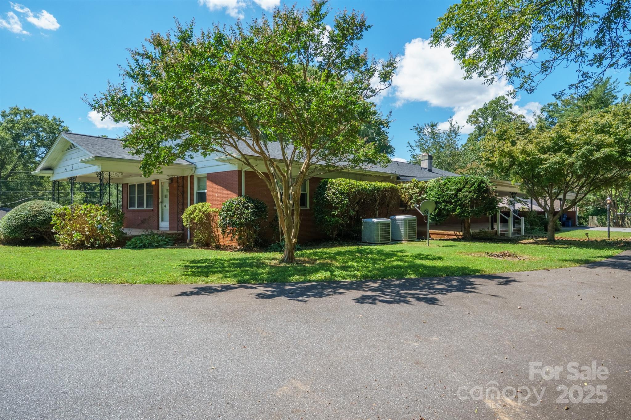 152 31st Avenue Northwest Hickory, NC 28601 - Photo 4 of 45