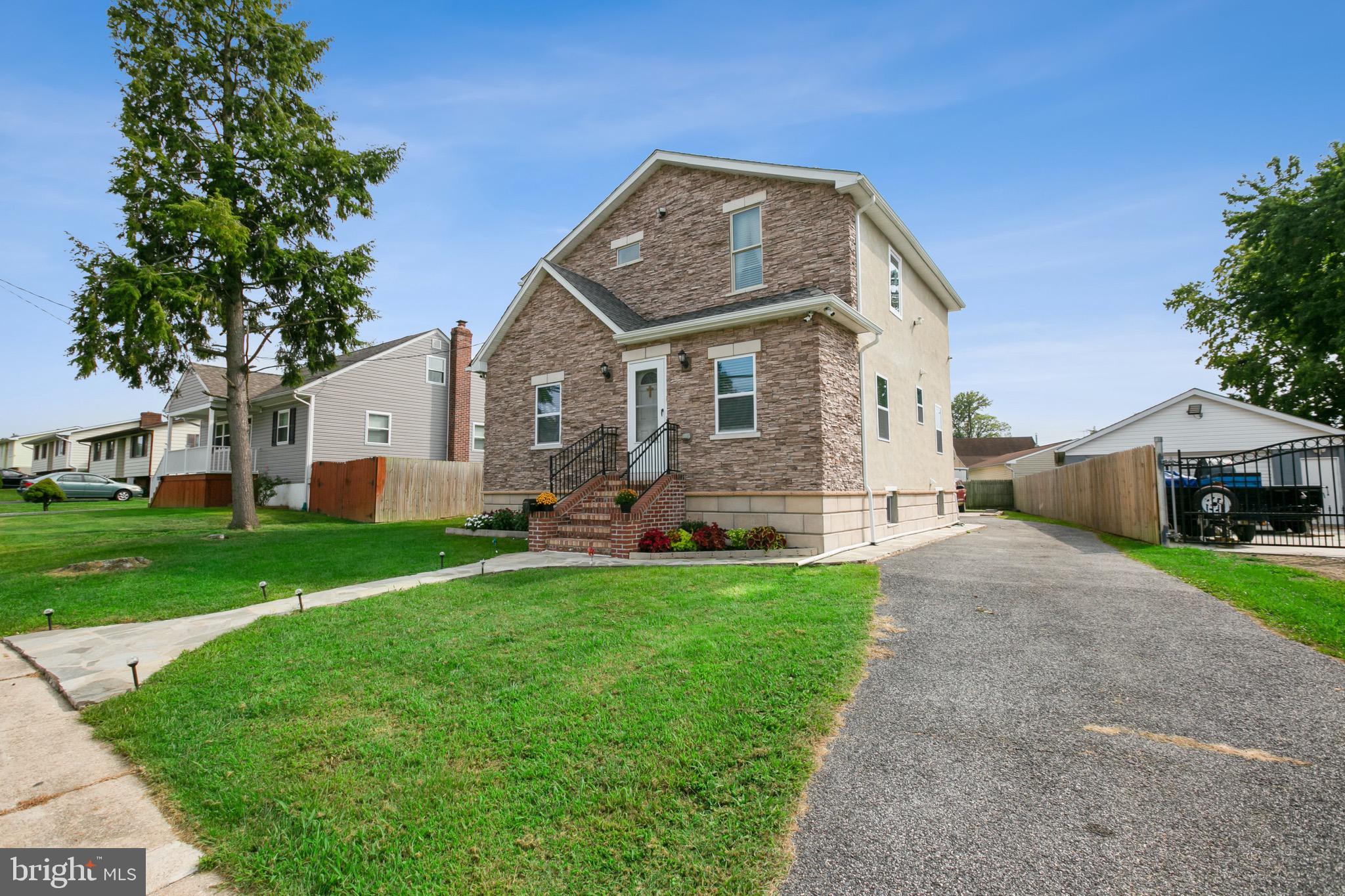 327 Poplar Road Baltimore, MD 21221 - Photo 3 of 39