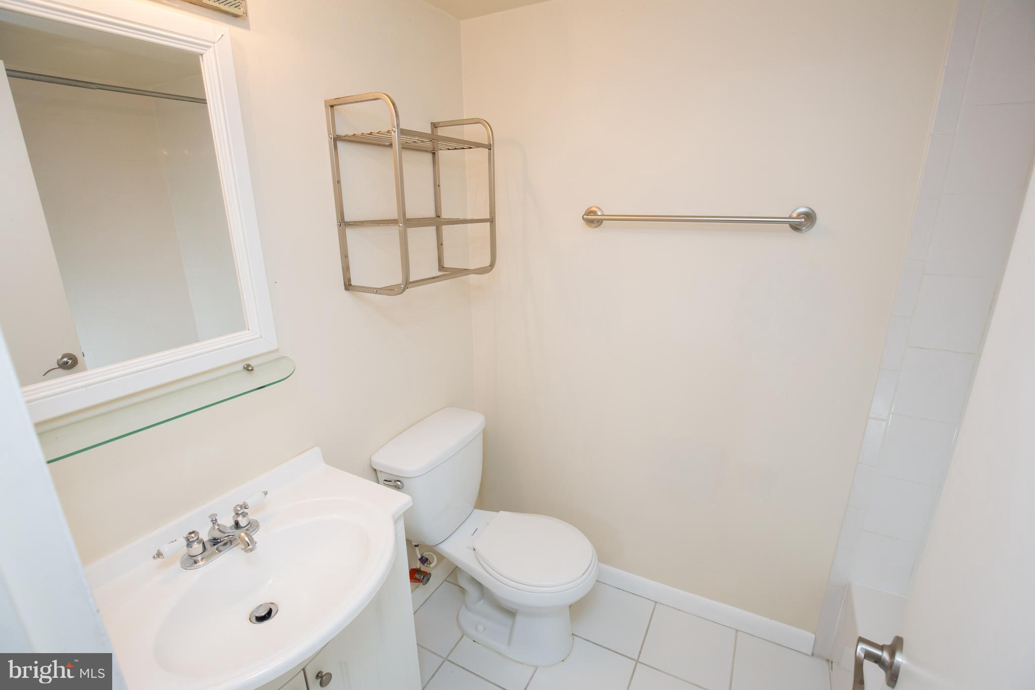 11621 Stoneview Square, Unit 11C Reston, VA 20191 - Photo 12 of 22 Bath