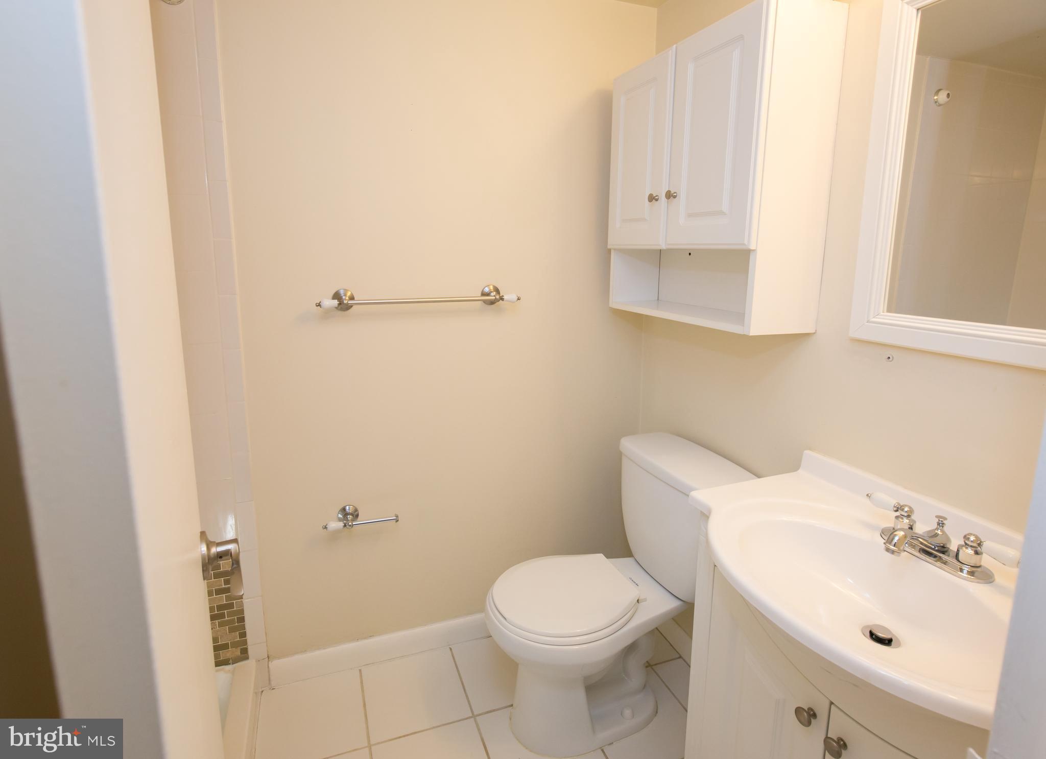 11621 Stoneview Square, Unit 11C Reston, VA 20191 - Photo 15 of 22 Bath (Master)
