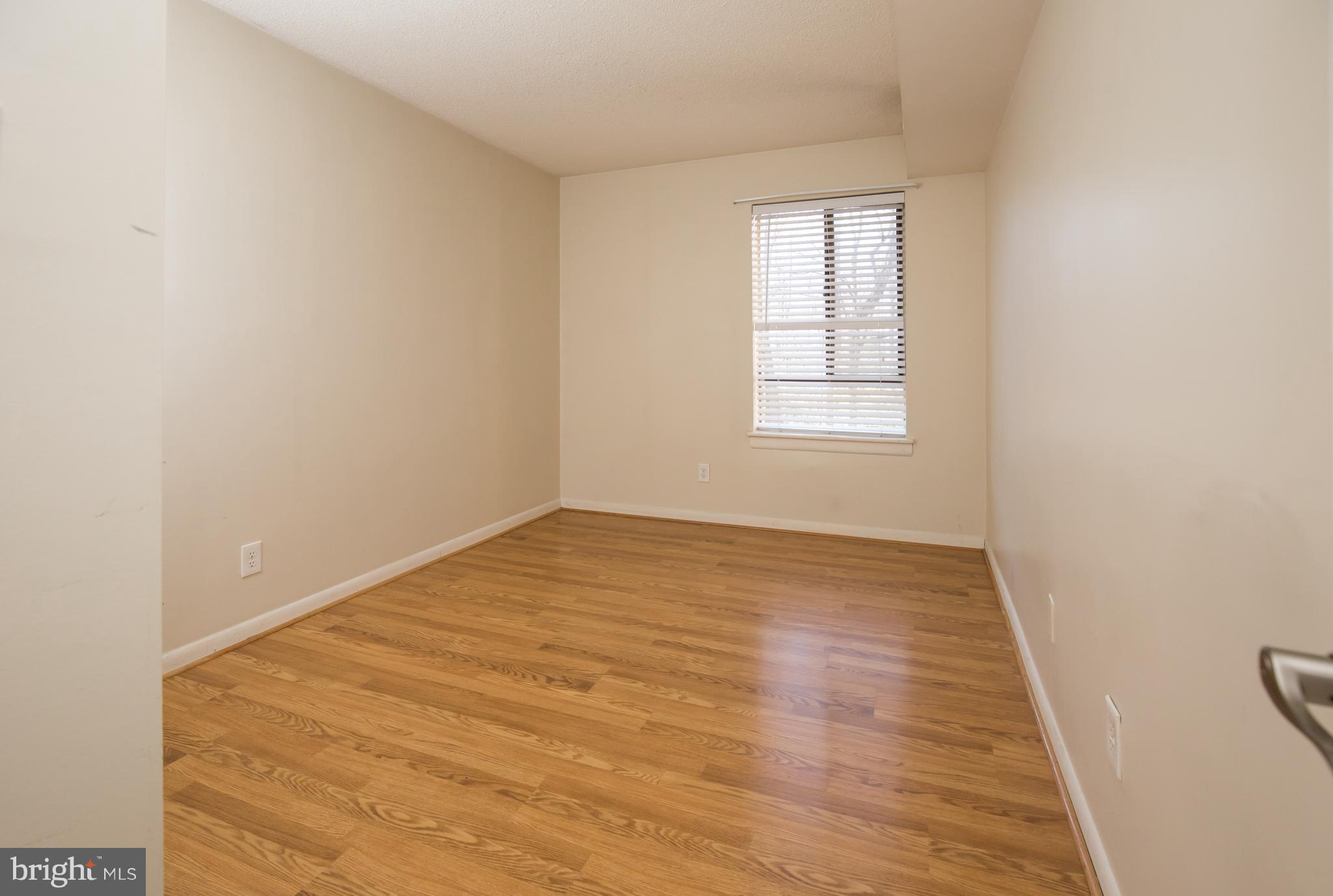 11621 Stoneview Square, Unit 11C Reston, VA 20191 - Photo 17 of 22 Bedroom
