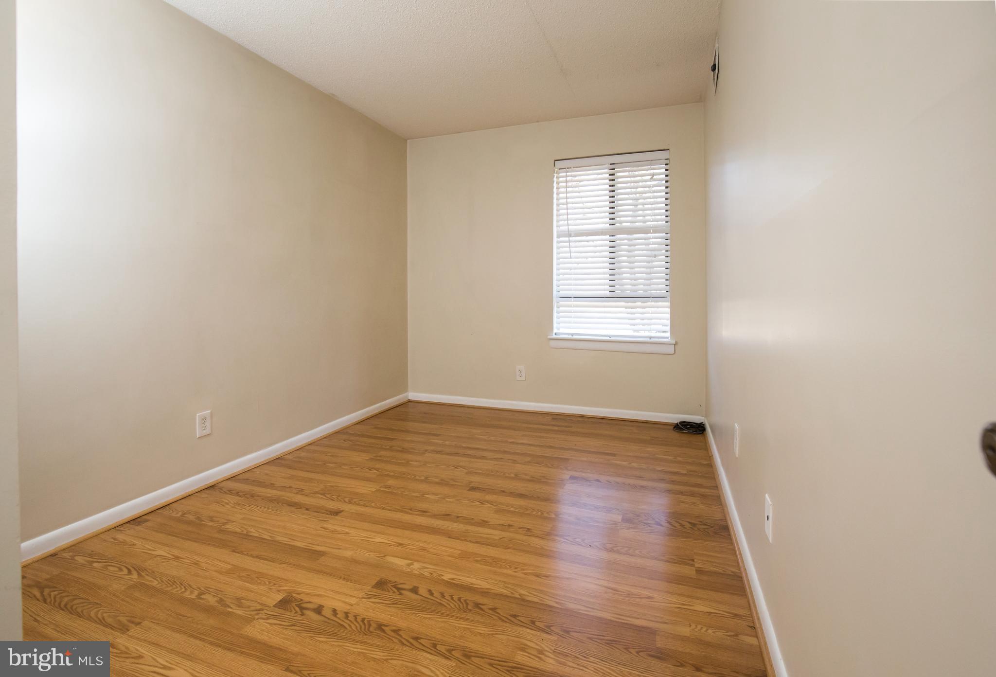 11621 Stoneview Square, Unit 11C Reston, VA 20191 - Photo 18 of 22 Bedroom