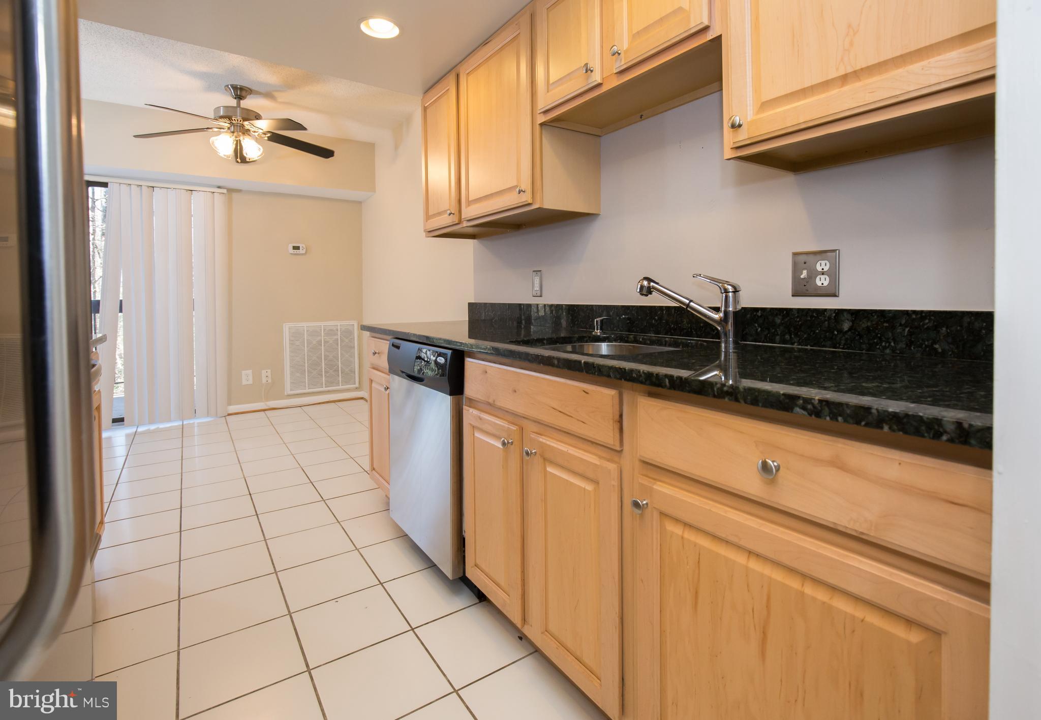11621 Stoneview Square, Unit 11C Reston, VA 20191 - Photo 3 of 22 Kitchen