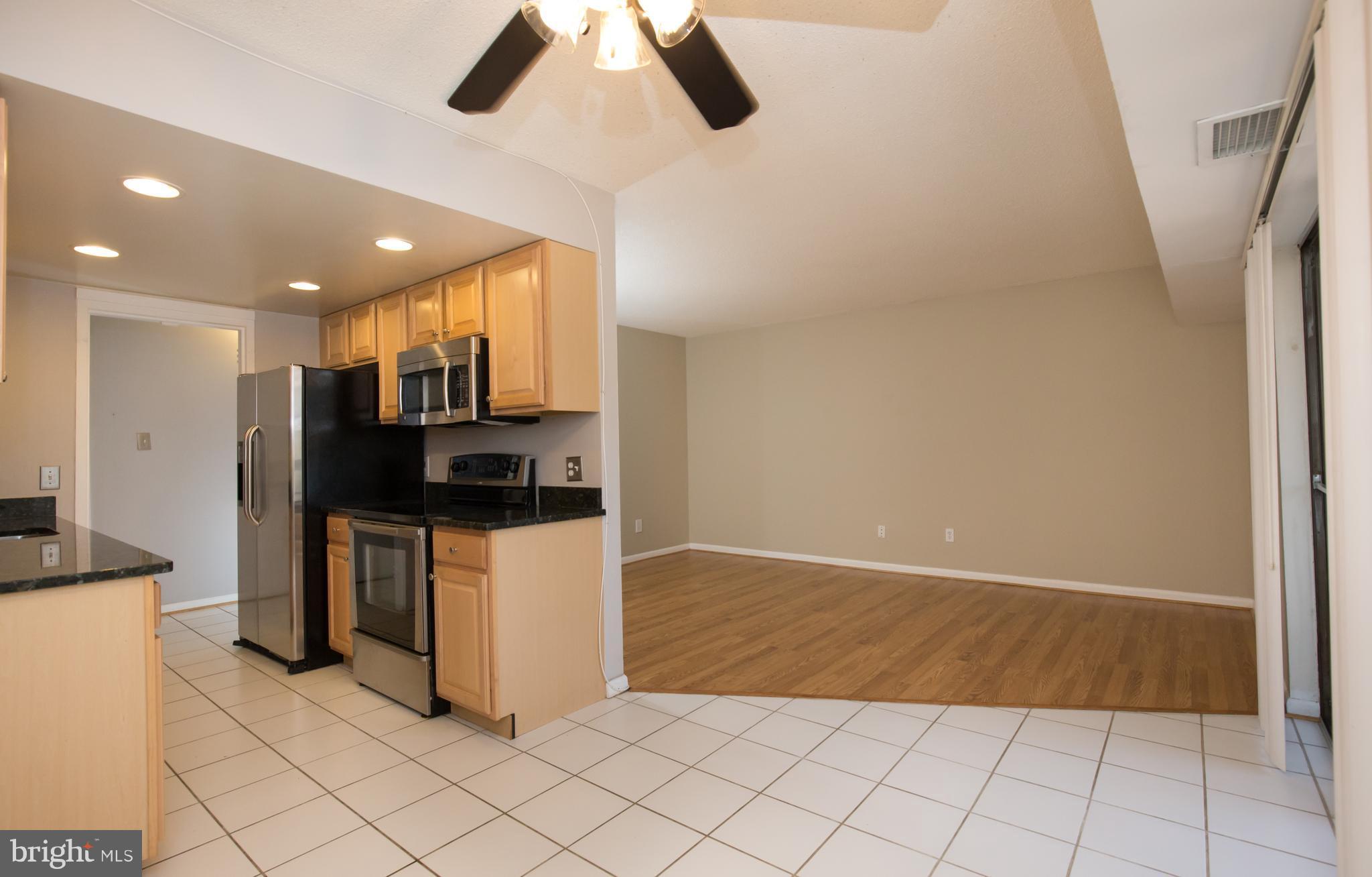 11621 Stoneview Square, Unit 11C Reston, VA 20191 - Photo 5 of 22 Dining Room