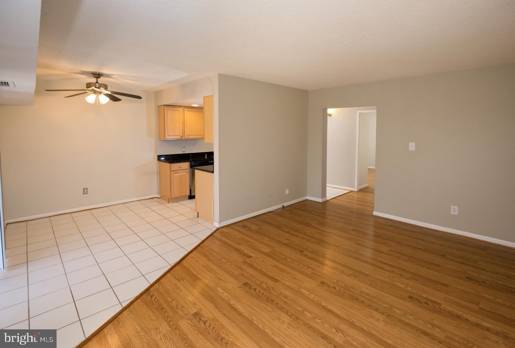 11621 Stoneview Square, Unit 11C Reston, VA 20191 - Photo 7 of 22 Living Room