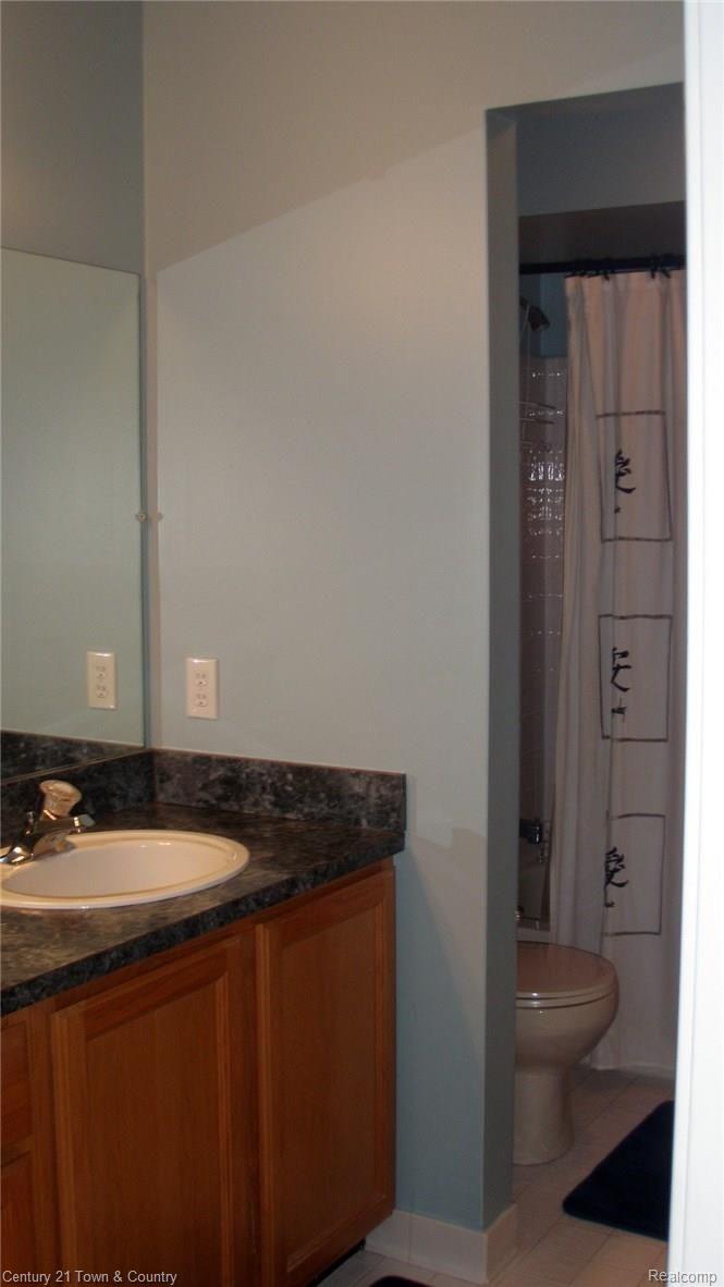 2181 Clinton View Circle Rochester, MI 48309 - Photo 18 of 34 P1010031-001.JPG