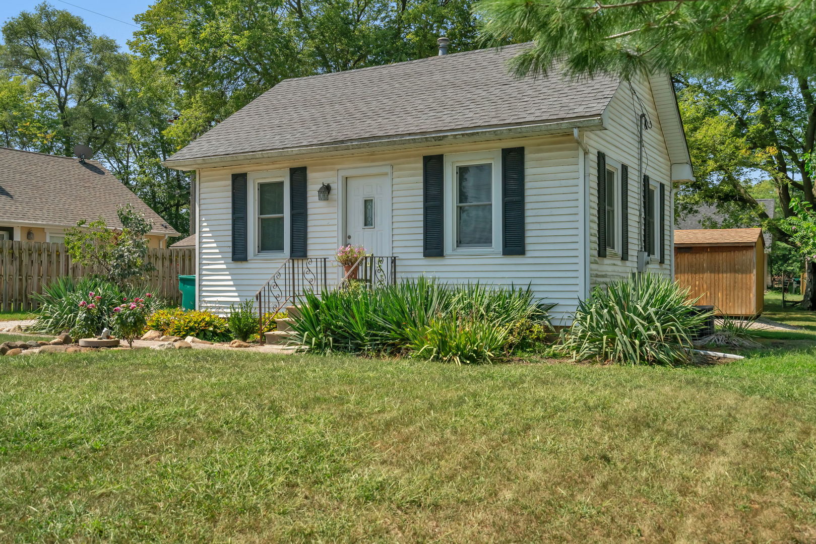 3525 North Dwight Road Morris, IL 60450 - Photo 1 of 1 a front view of a house with a yard