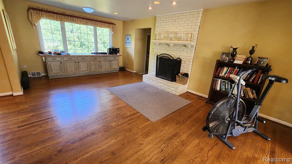 608 Canterbury Road Grosse Pointe Woods, MI 48236 - Photo 11 of 28