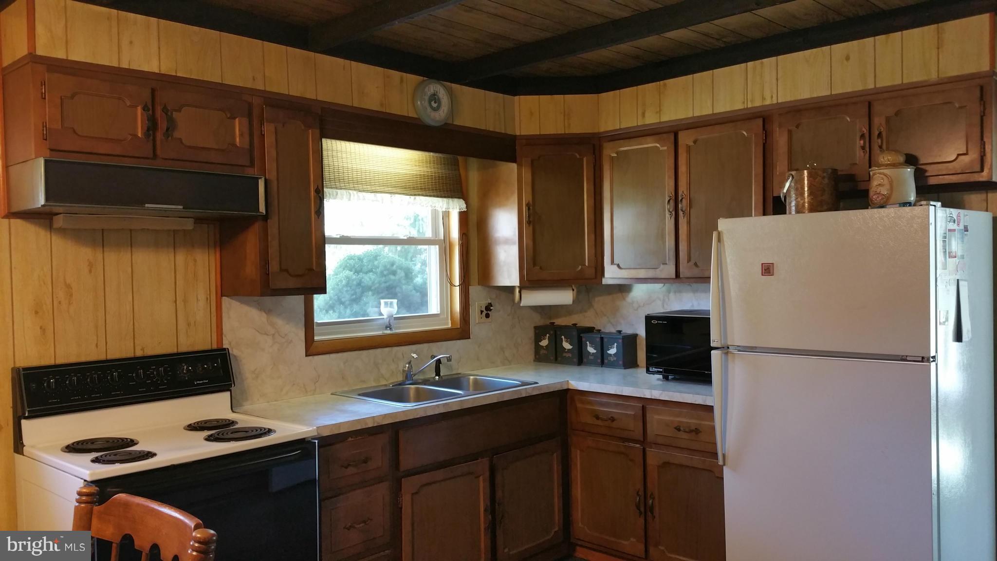 7856 Riverside Drive Pasadena, MD 21122 - Photo 7 of 10 Kitchen