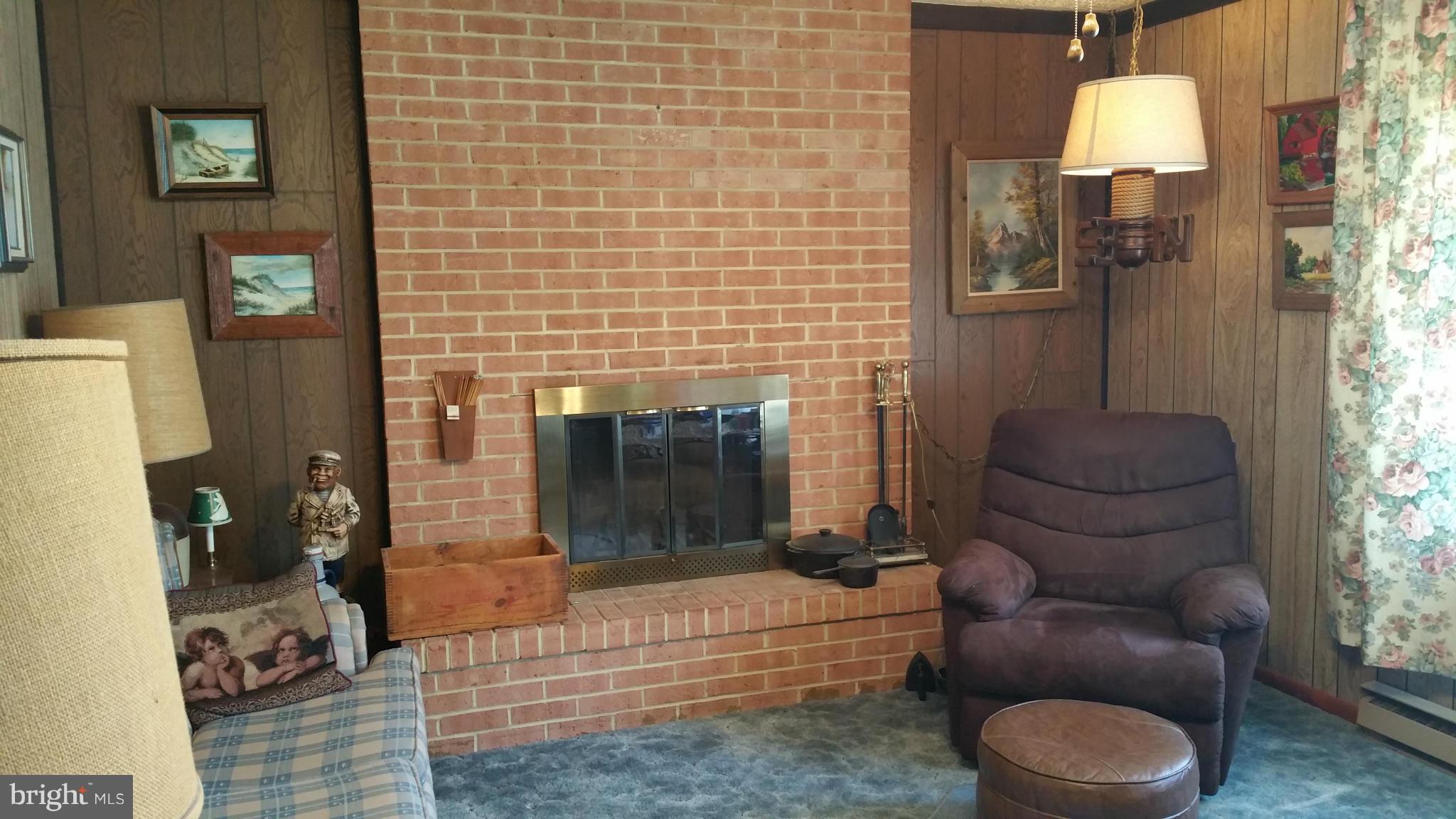 7856 Riverside Drive Pasadena, MD 21122 - Photo 8 of 10 Living Room
