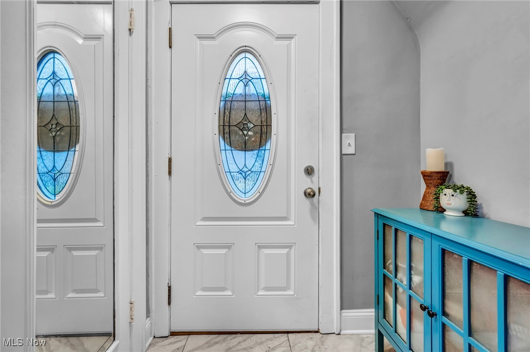 955 Cambridge Road Cleveland, OH 44121 - Photo 4 of 30