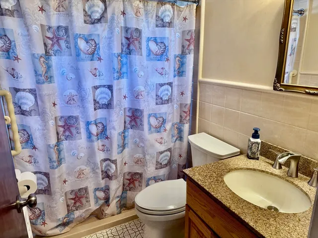 $2,800 | 56 Stafford Road, Unit 1, Hull, MA 02045