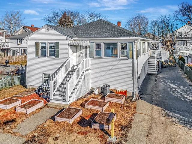 $2,800 | 56 Stafford Road, Unit 1, Hull, MA 02045